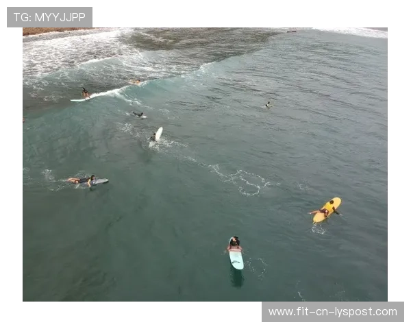 “电动冲浪：东三叉湖赛场引领水上运动新潮流”